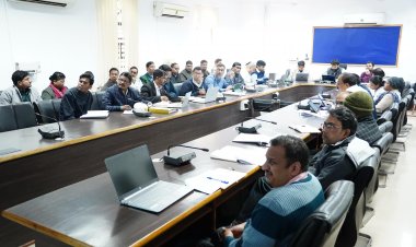 कलेक्टर की दोटूक: शिविरों के आवेदनों का हो त्वरित निराकरण, लापरवाही पर होगी कार्रवाई