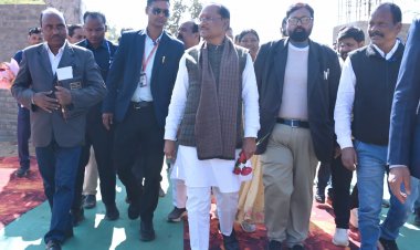 खिलाड़ियों को मिलेगी सौगात: मुख्यमंत्री विष्णु देव साय ने बगीचा में निर्माणाधीन आधुनिक बैडमिंटन कोर्ट का किया अवलोकन