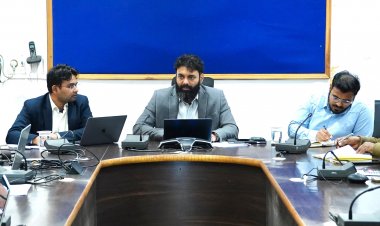 जशपुर: कलेक्टर का कड़ा निर्देश—वनांचल क्षेत्रों का दौरा करें अधिकारी, पात्र हितग्राहियों को घर बैठे मिले योजनाओं का लाभ