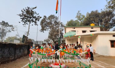 कांसाबेल: वन परिक्षेत्र कार्यालय में शान से फहराया गया तिरंगा, SDO चंद्र भूषण सिंह ने दी राष्ट्रध्वज को सलामी