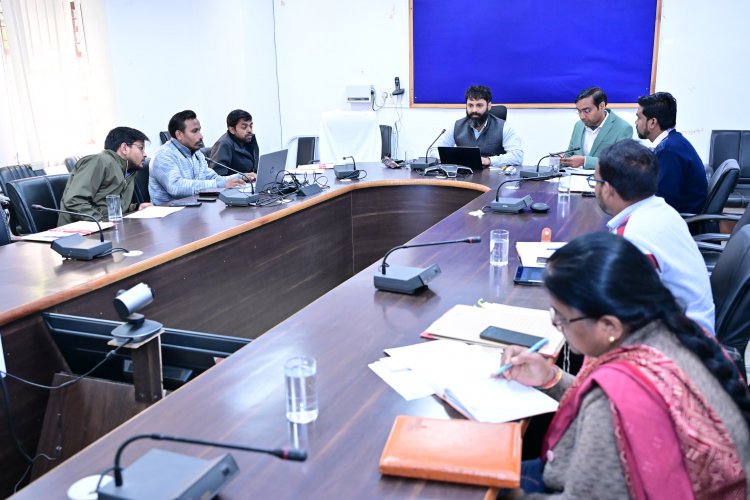 राजस्व कार्यों में तेजी लाने के निर्देश: कलेक्टर ने कहा- 'ई-ऑफिस' से ही होगा फाइलों का काम, मुआवजा वितरण में न हो देरी