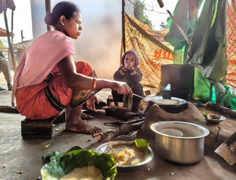 जशपुर के 'कम्युनिटी होमस्टे' ने जीता मेहमानों का दिल: तमिलनाडु के पर्यटक ने ग्रामीण परिवेश में बिताया सुकून भरा समय