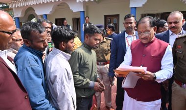 अपनों के बीच मुख्यमंत्री: बगिया जनदर्शन में सुनीं ग्रामीणों की समस्याएं, त्वरित निराकरण के दिए सख्त निर्देश