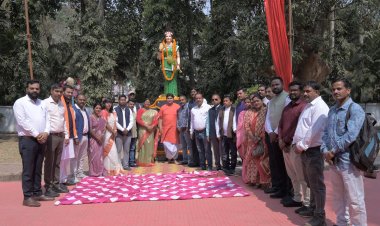 कलेक्टोरेट परिसर में छत्तीसगढ़ महतारी की प्रतिमा स्थापित: विधायक श्रीमती रायमुनि भगत ने किया अनावरण, बताया राज्य की गौरवशाली संस्कृति का प्रतीक