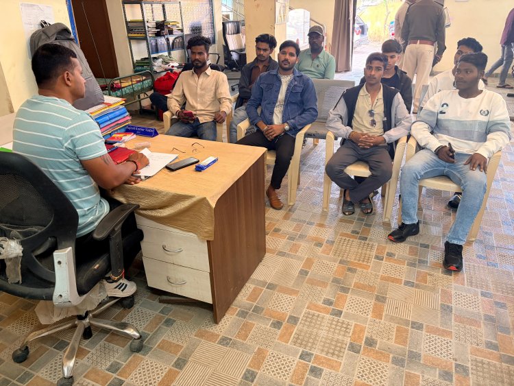 गौ तस्करी और लावारिस मवेशियों पर प्रशासन सख्त: कांसाबेल थाना प्रभारी ने हिंदू गौ सेवा समिति के साथ की अहम बैठक