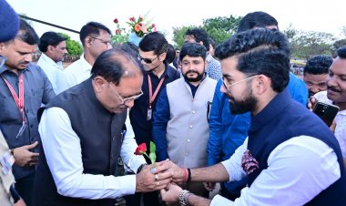 मुख्यमंत्री श्री विष्णु देव साय का जशपुर में भव्य स्वागत, पुलिस लाइन हेलीपैड पर उमड़ा जनसैलाब