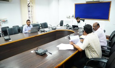 कलेक्टर रोहित व्यास ने निर्माण कार्यों में गुणवत्ता और समयबद्धता पर जताया कड़ा रुख; लापरवाही बरतने पर दी चेतावनी