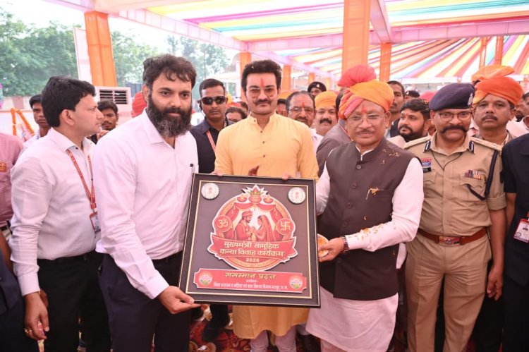 जशपुर: रणजीता स्टेडियम में गूँजी शहनाइयां, मुख्यमंत्री श्री विष्णु देव साय ने 240 नव-जोड़ों को दिया आशीर्वाद