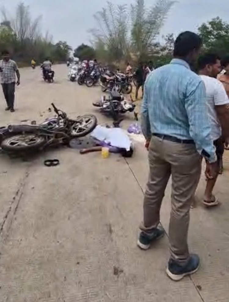 जशपुर: NH-43 पर दो बाइकों की भीषण भिड़ंत, दो युवकों की मौके पर ही मौत