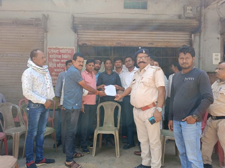 कांसाबेल शराब दुकान विवाद: प्रशासन और ग्रामीणों के बीच तीखी झड़प, 15 दिनों के भीतर दुकान हटाने का अल्टीमेटम