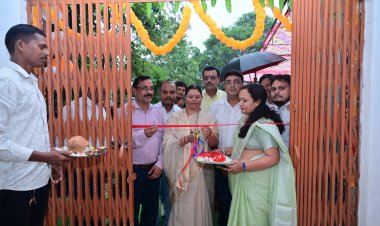 खूंटेरा में उत्साहपूर्वक मनाया गया शाला प्रवेश उत्सव: विधायक गोमती साय ने किया नवीन विद्यालय भवन का लोकार्पण, बांटी साइकिलें