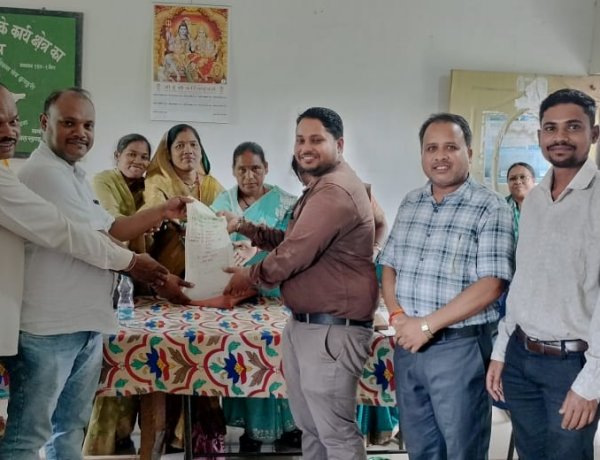 कृषि स्थाई समिति की बैठक सम्पन्न, किसानों को बांटे गए अरहर और उड़द के बीज