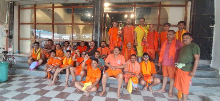 जशपुर में वर्षों पुरानी परंपरा कायम: कृष्ण कुमार राय की अगुवाई में देवघर पहुंचे शिवभक्त, की देश-प्रदेश की समृद्धि की कामना