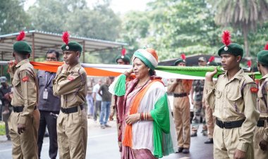 1700 फीट लंबे तिरंगे के साथ कुनकुरी में निकली भव्य 'तिरंगा यात्रा', गूंजे भारत माता के जयकारे