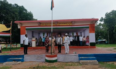 कांसाबेल में हर्षोल्लास के साथ मनाया गया 80वां स्वतंत्रता दिवस: जनपद अध्यक्ष सरिता भगत ने शासकीय कन्या विद्यालय में किया ध्वजारोहण