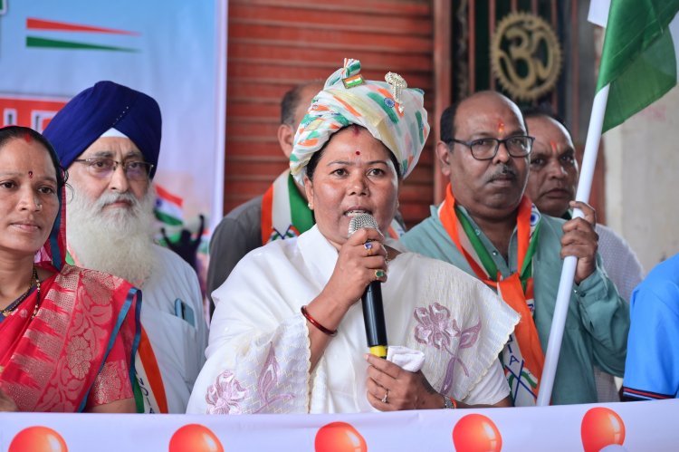 पत्थलगांव क्षेत्र में विकास और राष्ट्रभक्ति की गूंज: विधायक गोमती साय ने तिरंगा यात्रा में की शिरकत और स्कूल भवन का किया लोकार्पण