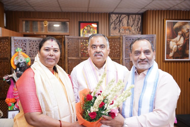 दिल्ली प्रवास के दौरान विधायक गोमती साय ने भाजपा राष्ट्रीय महासचिव तरुण चुघ और सह-प्रभारी अजय महावर से की सौजन्य भेंट