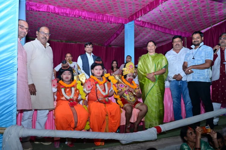 पत्थलगांव में धूमधाम से हुआ रावण दहन, विधायक गोमती साय हुईं शामिल