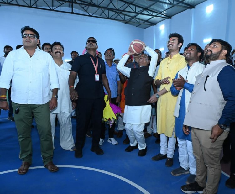 जशपुर के खिलाड़ियों को मिला बड़ा तोहफा, 3.52 करोड़ की लागत से बने मल्टीपरपज इंडोर स्टेडियम का मिल रहा लाभ